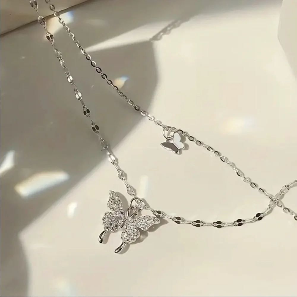 N/A elegant feminine